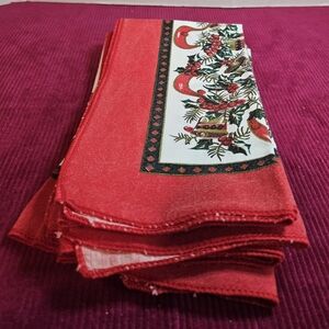 Set of 4 Cloth Napkins Vgt Christmas Red , Wreath & Bell Design